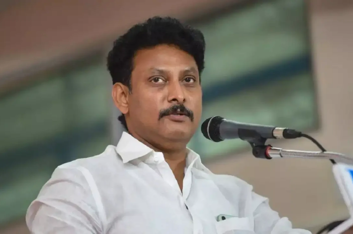Anbil Mahesh